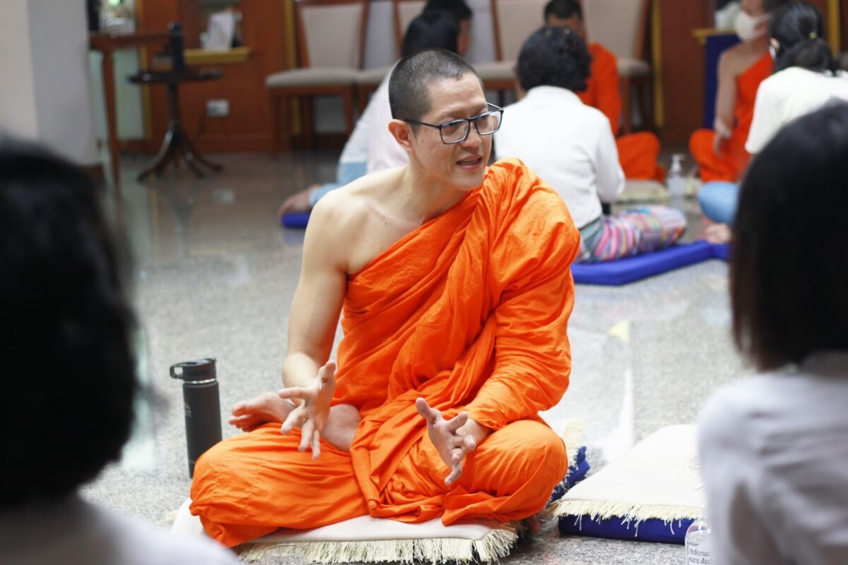 พระสงฆ์อาสา