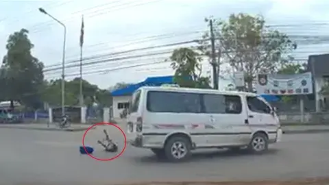 นักเรียนตกรถตู้