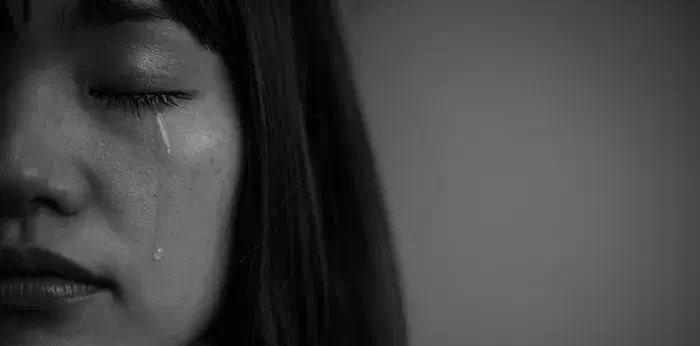 ร้องไห้น้ำตาไหล